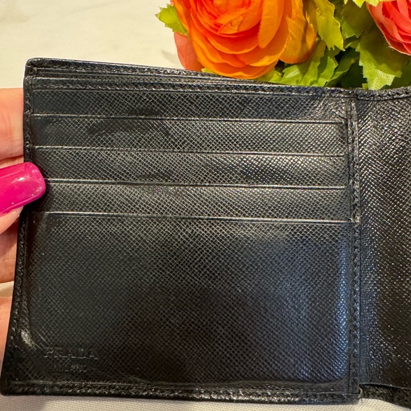 Authentic Prada men’s wallet - Picture 11 of 16